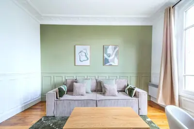 Coin salon dans l'établissement Grand Appartement neuf dans la ville de Puteaux
