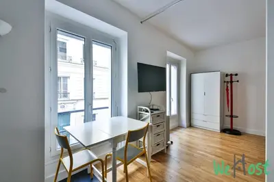 Télévision ou salle de divertissement dans l'établissement Charming Studio -2 persons - Paris 10