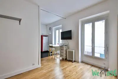 Télévision ou salle de divertissement dans l'établissement Charming Studio -2 persons - Paris 10