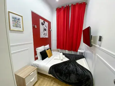 Un ou plusieurs lits dans un hébergement de l'établissement Urban Flat 72 - Pretty 3 Bedroom Flat - Triangle d Or
