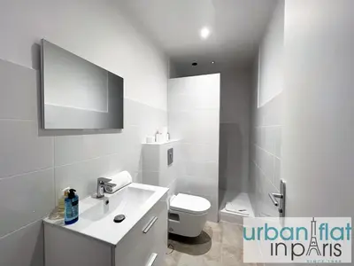 Salle de bains dans l'établissement Urban Flat 168 - Spacious 1-Bedroom Apartment in Paris