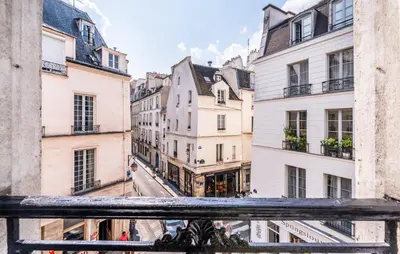 Vue générale sur Paris ou vue de la ville depuis l'appartement