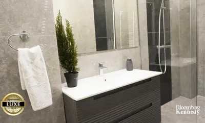 Salle de bains dans l'établissement Appartement devant la Tour Eiffel et Seine