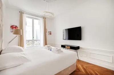 Un ou plusieurs lits dans un hébergement de l'établissement Dazzling flat - 3BD8P - Arc de Triomphe