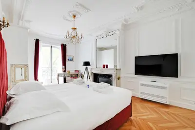 Télévision ou salle de divertissement dans l'établissement Luxurious flat - 4BD8P - Arc de Triomphe