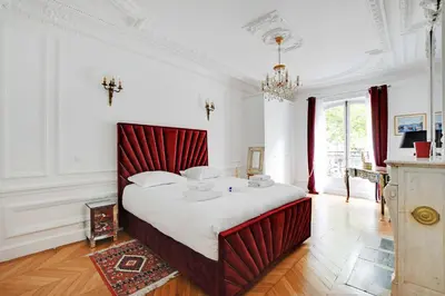 Un ou plusieurs lits dans un hébergement de l'établissement Luxurious flat - 4BD8P - Arc de Triomphe