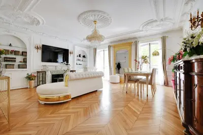 Télévision ou salle de divertissement dans l'établissement Luxurious flat - 4BD8P - Arc de Triomphe