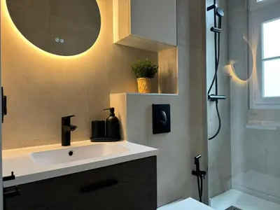 Salle de bains dans l'établissement Celine 25 Appartement Bien Équipé dans un Quartier Prisé