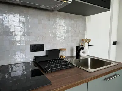 Cuisine ou kitchenette dans l'établissement Celine 25 Appartement Bien Équipé dans un Quartier Prisé