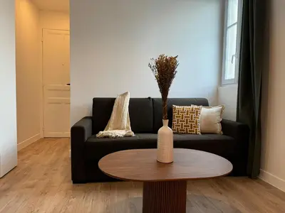 Coin salon dans l'établissement Celine 25 Appartement Bien Équipé dans un Quartier Prisé