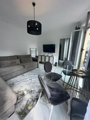 Télévision ou salle de divertissement dans l'établissement Appartement parisien