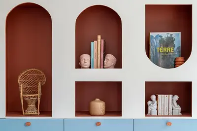 Bibliothèque dans l'appartement