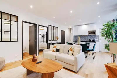Cuisine ou kitchenette dans l'établissement Elegant Appartement neuf 2 BDR 6P - Republique