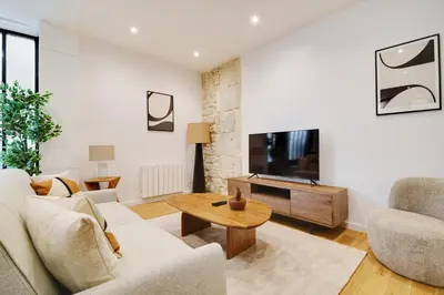 Télévision ou salle de divertissement dans l'établissement Elegant Appartement neuf 2 BDR 6P - Republique