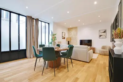 Télévision ou salle de divertissement dans l'établissement Elegant Appartement neuf 2 BDR 6P - Republique
