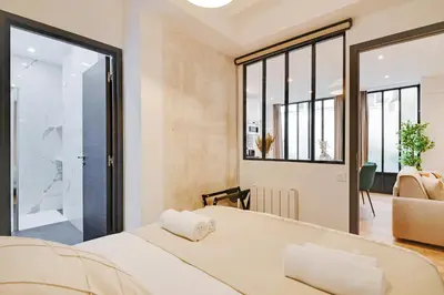 Un ou plusieurs lits dans un hébergement de l'établissement Elegant Appartement neuf 2 BDR 6P - Republique