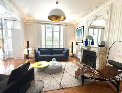 Coin salon dans l'établissement Comme une maison à deux pas de l'Arc de Triomphe