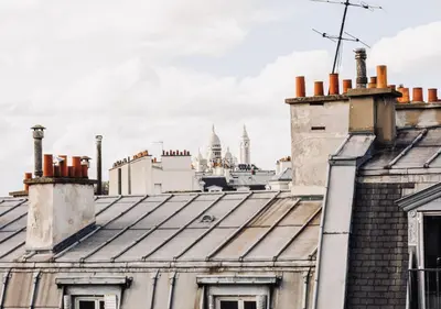 Vue générale sur Paris ou vue de la ville depuis l'appartement