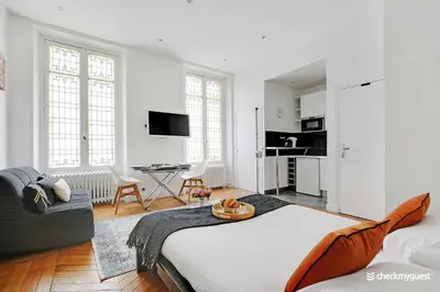 Télévision ou salle de divertissement dans l'établissement Charming studio - 3P - Le Marais