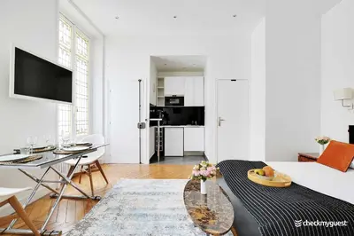 Télévision ou salle de divertissement dans l'établissement Charming studio - 3P - Le Marais