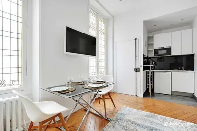 Cuisine ou kitchenette dans l'établissement Charming studio - 3P - Le Marais