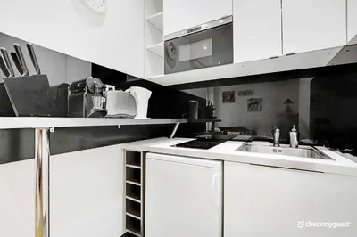 Cuisine ou kitchenette dans l'établissement Charming studio - 3P - Le Marais
