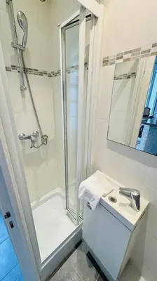 Salle de bains dans l'établissement L'immersion - Super Studio - République - Paris