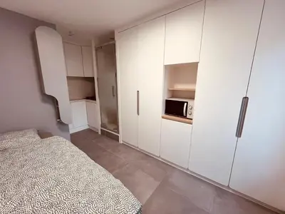 Un ou plusieurs lits dans un hébergement de l'établissement Charming Studio near Châtelet Saint Sauveur