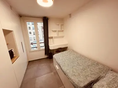 Un ou plusieurs lits dans un hébergement de l'établissement Charming Studio near Châtelet Saint Sauveur