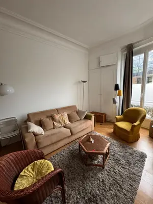 Coin salon dans l'établissement Appartement 2 pièces charmant et paisible vue sur jardin