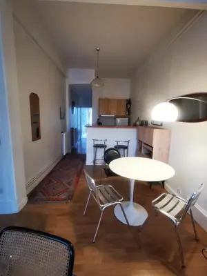 Cuisine ou kitchenette dans l'établissement Appartement 2 pièces charmant et paisible vue sur jardin