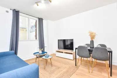 Télévision ou salle de divertissement dans l'établissement Cosy studio - 2P - Voltaire