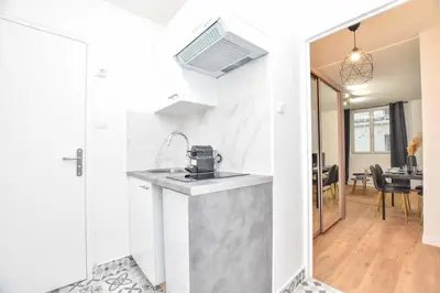 Cuisine ou kitchenette dans l'établissement Cosy studio - 2P - Voltaire