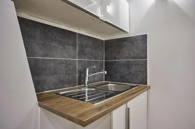 Cuisine ou kitchenette dans l'établissement Charming Apartment Center of Paris By Studio Prestige