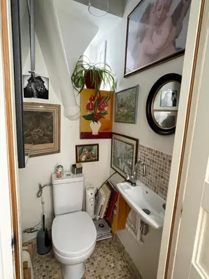 Salle de bains dans l'établissement Grand appartement familial Parisien, avec balcon et parking