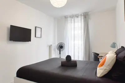 Télévision ou salle de divertissement dans l'établissement Appartement Elégant