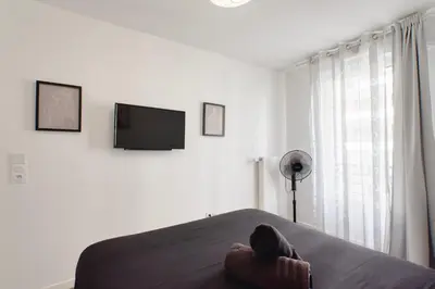Télévision ou salle de divertissement dans l'établissement Appartement Elégant