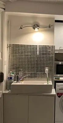 Cuisine ou kitchenette dans l'établissement Studio à 2 minutes de lafayette