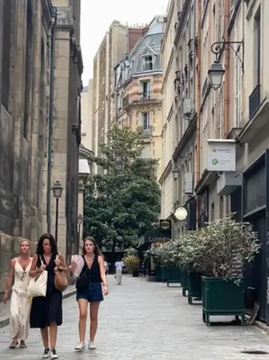 Clients de l'établissement Studio des Tuileries