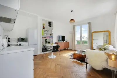 Cuisine ou kitchenette dans l'établissement Luminous Apartment