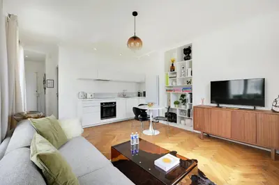 Télévision ou salle de divertissement dans l'établissement Luminous Apartment