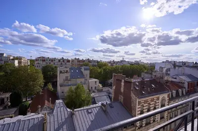 Vue générale sur Paris ou vue de la ville depuis l'appartement