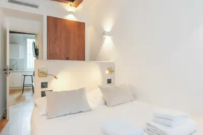 Un ou plusieurs lits dans un hébergement de l'établissement Relaxing Urban Getaway, Notre Dame