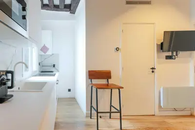 Cuisine ou kitchenette dans l'établissement Relaxing Urban Getaway, Notre Dame