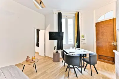 Coin salon dans l'établissement Appartement 2 chambres Pyrénées Alexandre Dumas-II