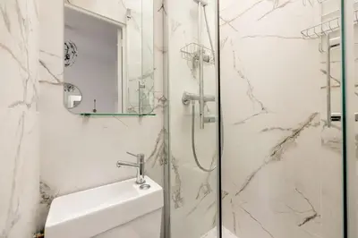 Salle de bains dans l'établissement Paris Marais Rosiers