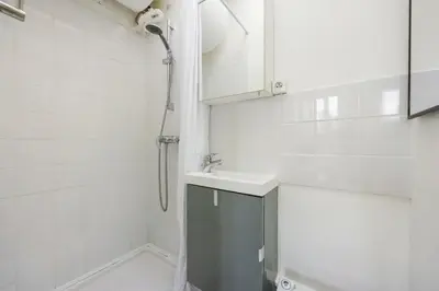 Salle de bains dans l'établissement Paris Marais Rosiers
