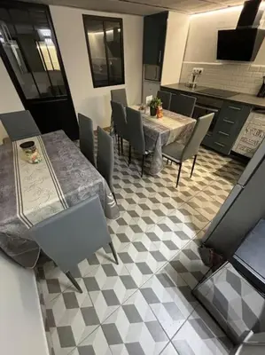 Cuisine ou kitchenette dans l'établissement M2 Appart 3 chambres 5 min metro - PARC EXPO