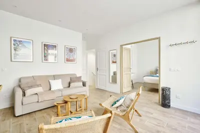 Coin salon dans l'établissement Beautiful flat for 6 pax - Opera