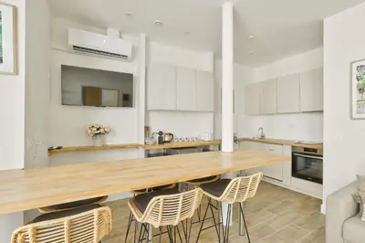 Cuisine ou kitchenette dans l'établissement Beautiful flat for 6 pax - Opera